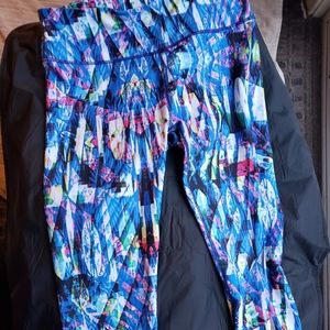 Fabletics powerhold leggings, size small, blue pink white pattern.